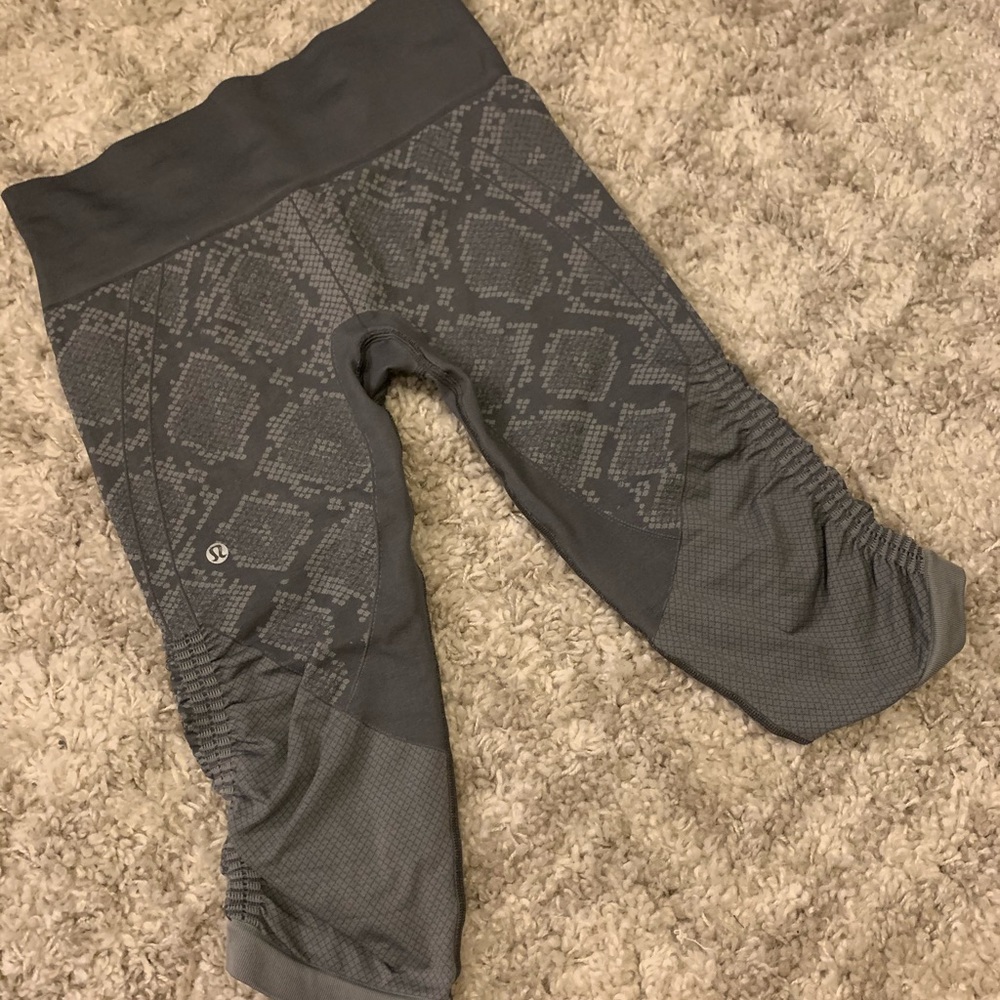 Lulu Lemon Mid Leg Leggings